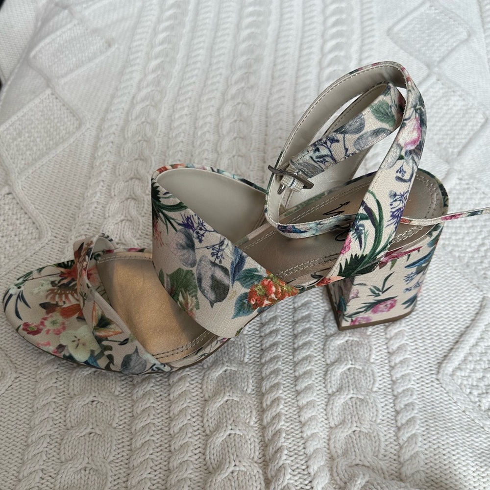 Tropical floral heel